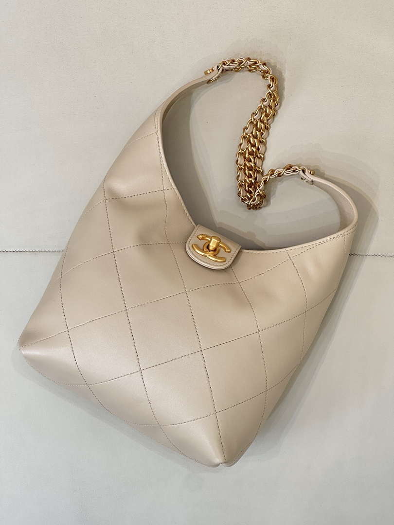 Chanel 25P AS5425 Large Hobo Handbag Shiny Lambskin & Gold-Tone Metal Apricot