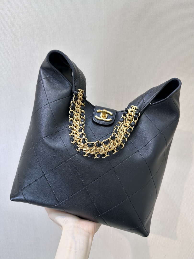 Chanel 25SS AS5425 Large Hobo Handbag Shiny Lambskin & Gold-Tone Metal Black