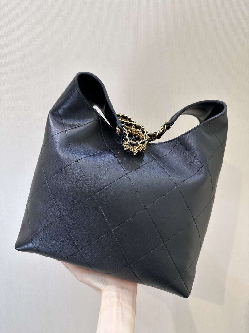 Chanel 25SS AS5425 Large Hobo Handbag Shiny Lambskin & Gold-Tone Metal Black - Default Title - View 15