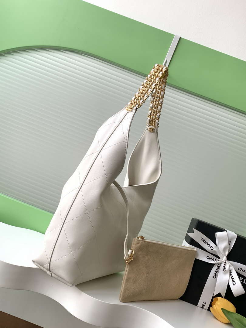 Chanel 25P AS5425 Large Hobo Handbag Shiny Lambskin & Gold-Tone Metal White