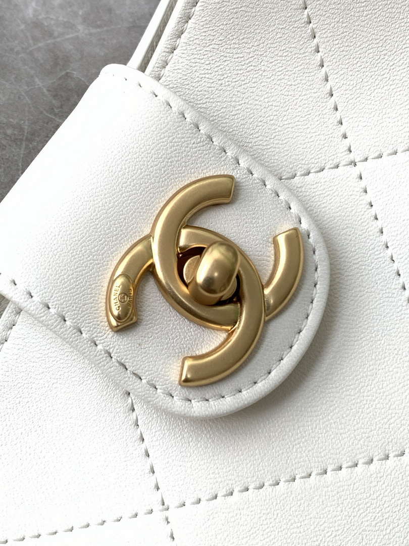 Chanel 25P AS5425 Large Hobo Handbag Shiny Lambskin & Gold-Tone Metal White - Default Title - View 5