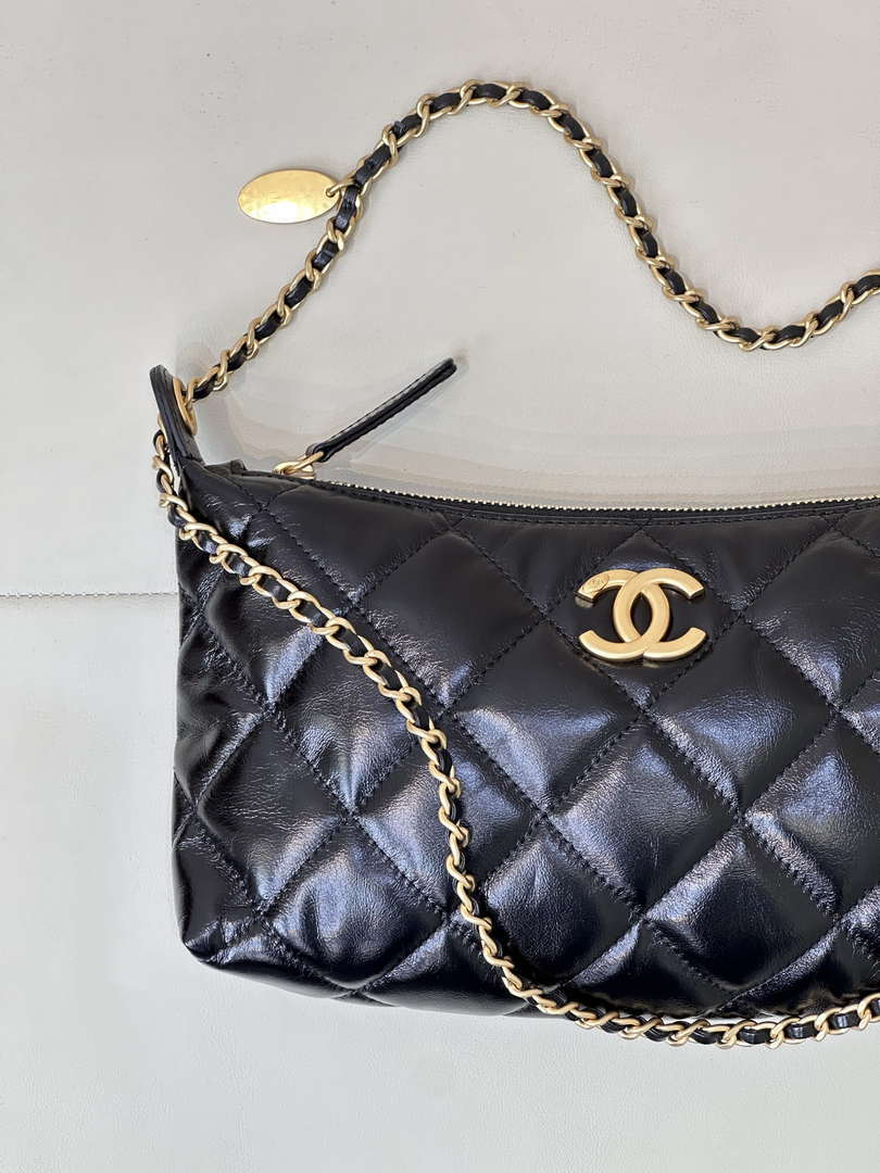 Chanel 25SS AS5528 Hobo Handbag in Lambskin Black