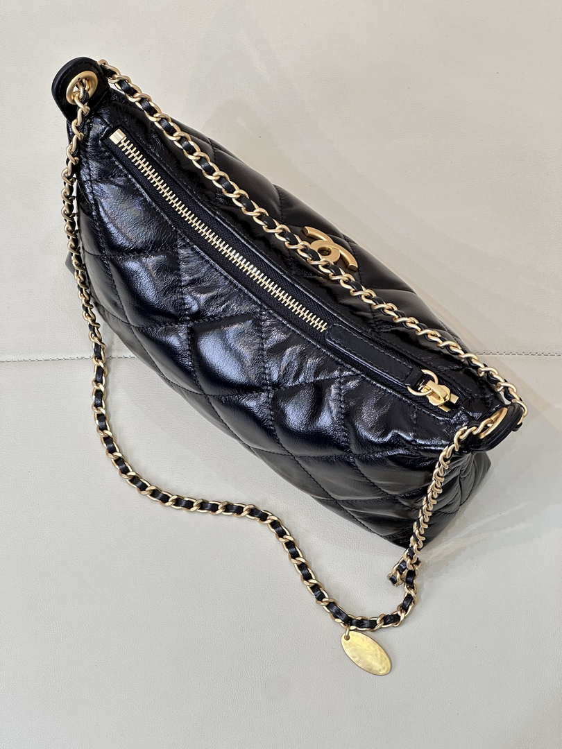 Chanel 25SS AS5528 Hobo Handbag in Lambskin Black