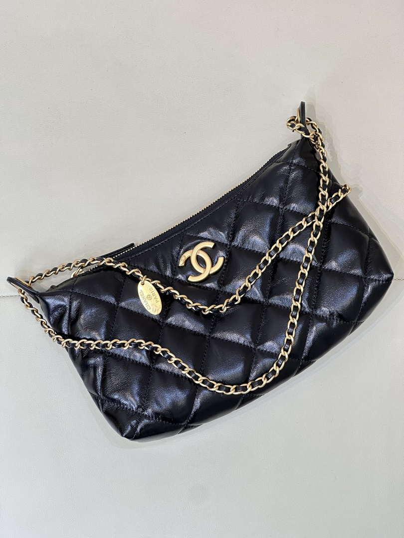 Chanel 25SS AS5528 Hobo Handbag in Lambskin Black
