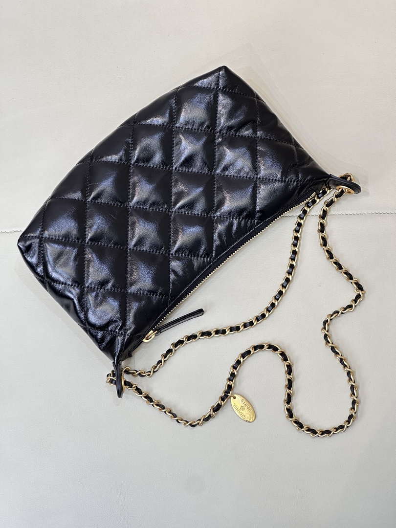Chanel 25SS AS5528 Hobo Handbag in Lambskin Black