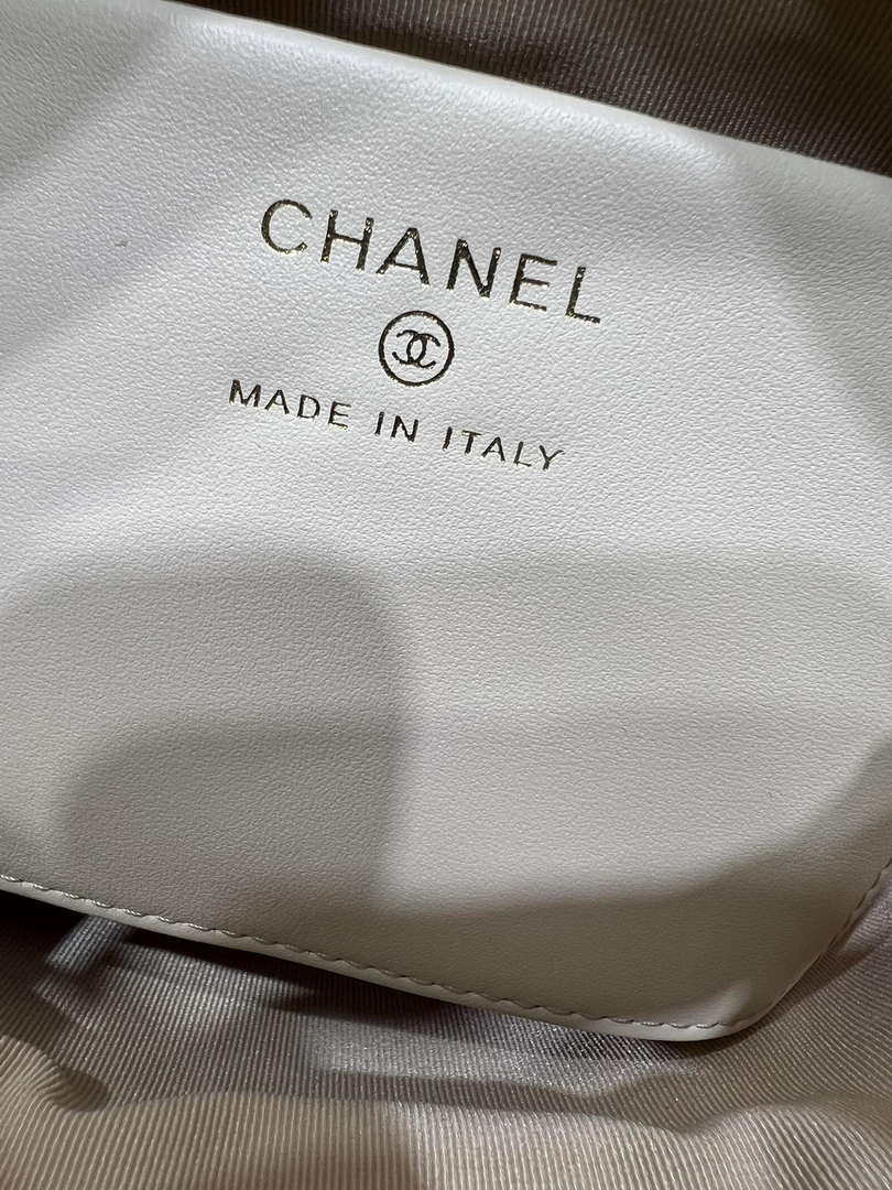 Chanel 25SS Crush With handle box Bag Lambskin AP4591 Apricot