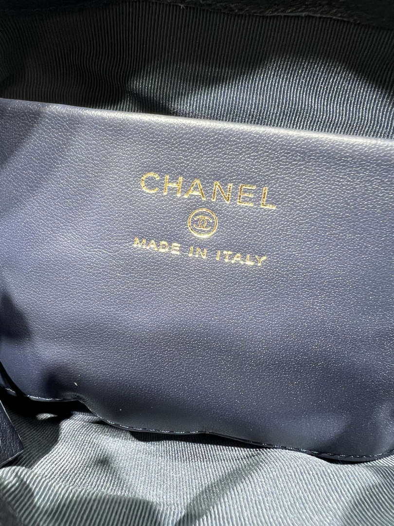 Chanel 25SS Crush With handle box Bag Lambskin AP4591 Navy Blue