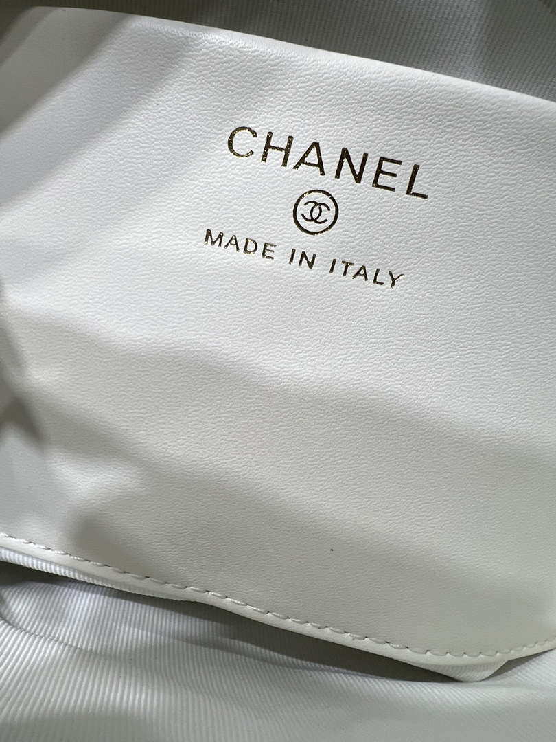 Chanel 25SS Crush With handle box Bag Lambskin AP4591 White