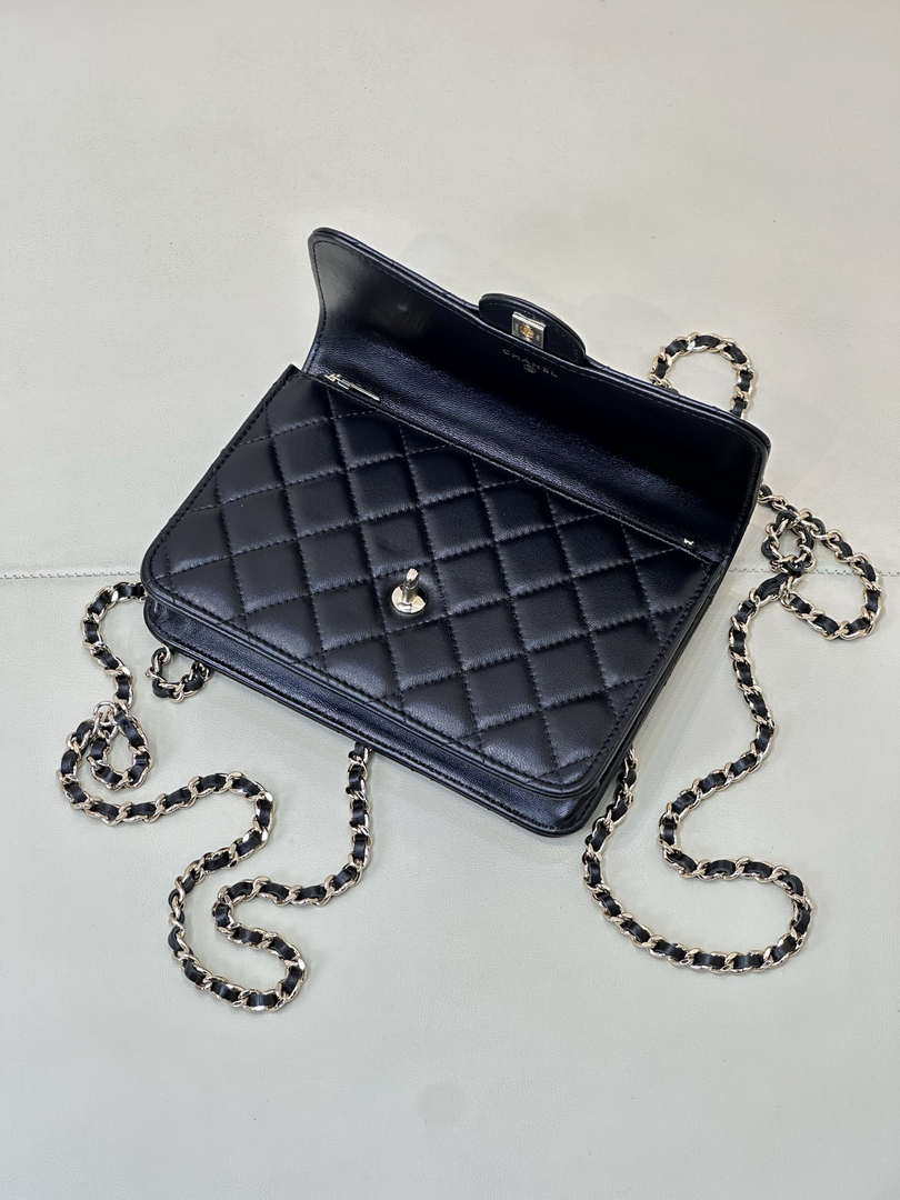 Chanel 25SS Flap Bag Lambskin With Top Handle AS4450 Black