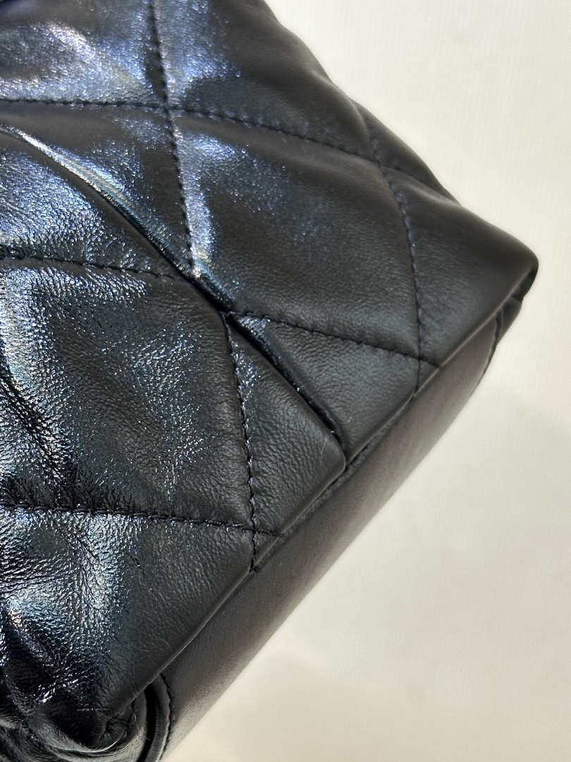 Chanel 25SS Hobo Bag Shiny Lambskin & Gold-Tone Metal AS5411 Black