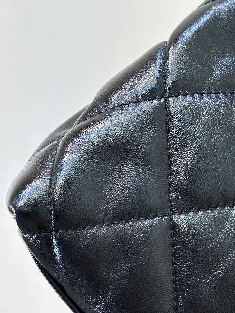 Chanel 25SS Hobo Bag Shiny Lambskin & Gold-Tone Metal AS5411 Black