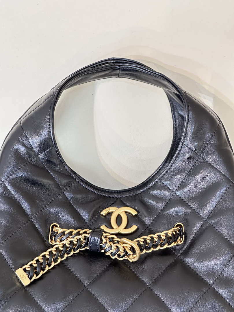 Chanel 25SS Hobo Bag Shiny Lambskin & Gold-Tone Metal AS5411 Black