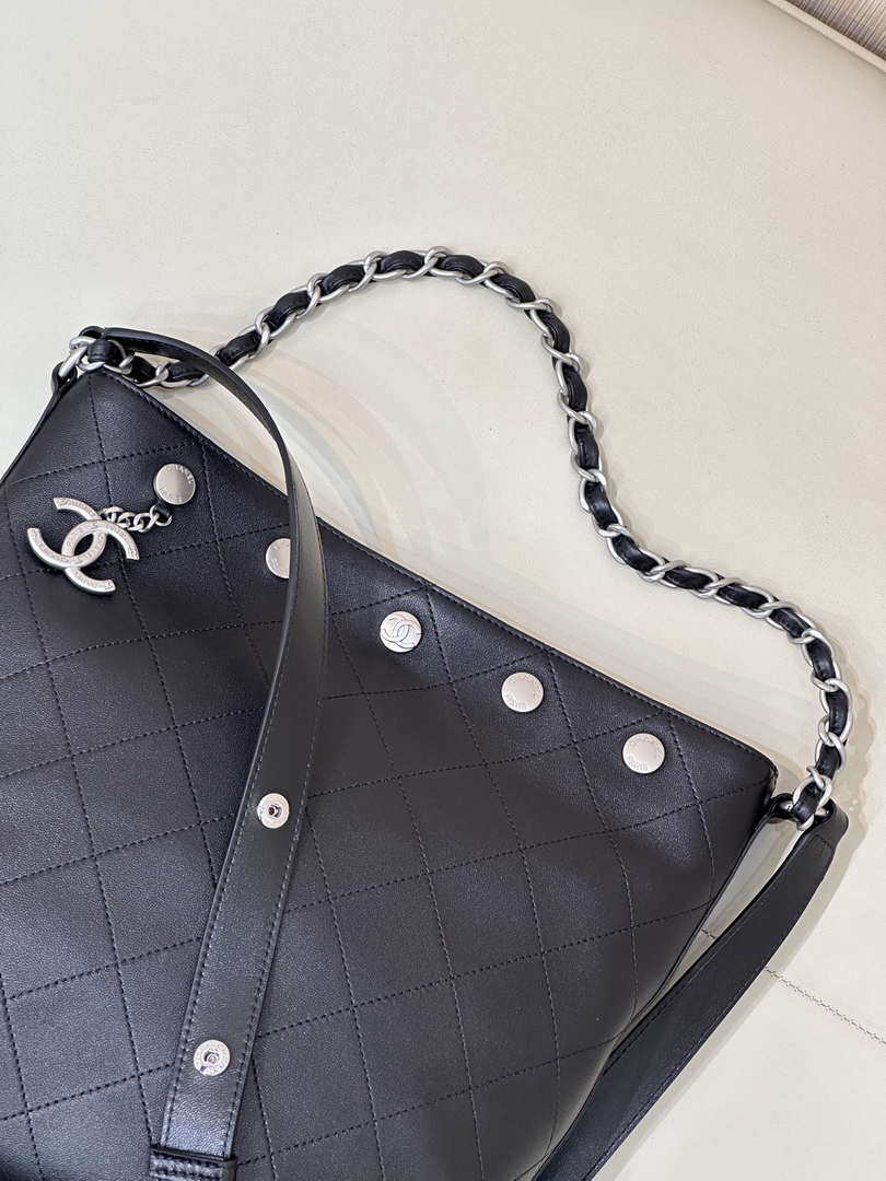 Chanel 25SS Large Bucket Bag Shiny Lambskin & Silver-Tone Metal AS5406 Black