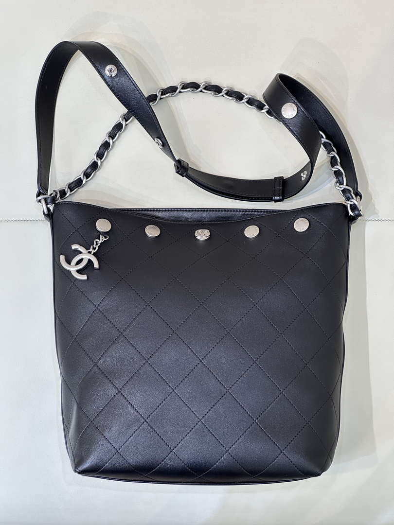 Chanel 25SS Large Bucket Bag Shiny Lambskin & Silver-Tone Metal AS5406 Black