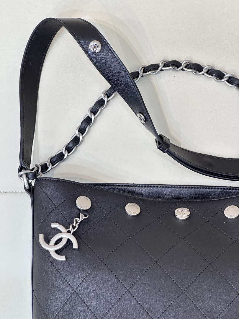 Chanel 25SS Large Bucket Bag Shiny Lambskin & Silver-Tone Metal AS5406 Black