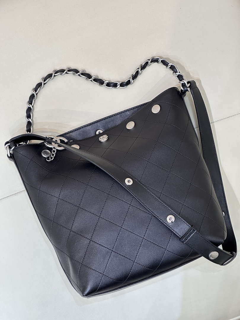 Chanel 25SS Large Bucket Bag Shiny Lambskin & Silver-Tone Metal AS5406 Black
