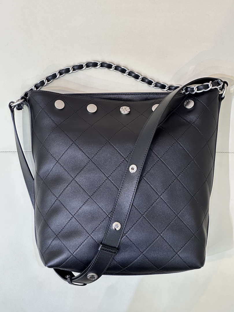Chanel 25SS Large Bucket Bag Shiny Lambskin & Silver-Tone Metal AS5406 Black