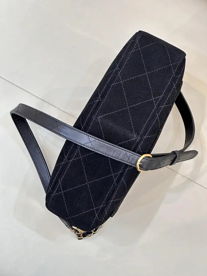 Chanel 26C AS5883 Hobo bag Black suede calfskin Gold-Tone Metal