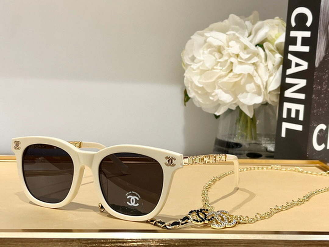 Chanel 5493 Rectangle Sunglasses C83092 - Default Title - View 1