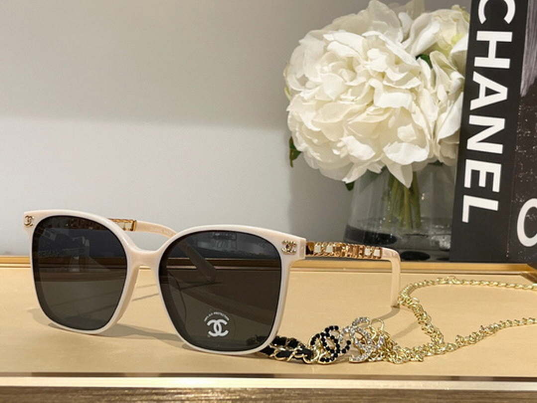 Chanel 5493 Rectangle Sunglasses C83130 - Default Title - View 1