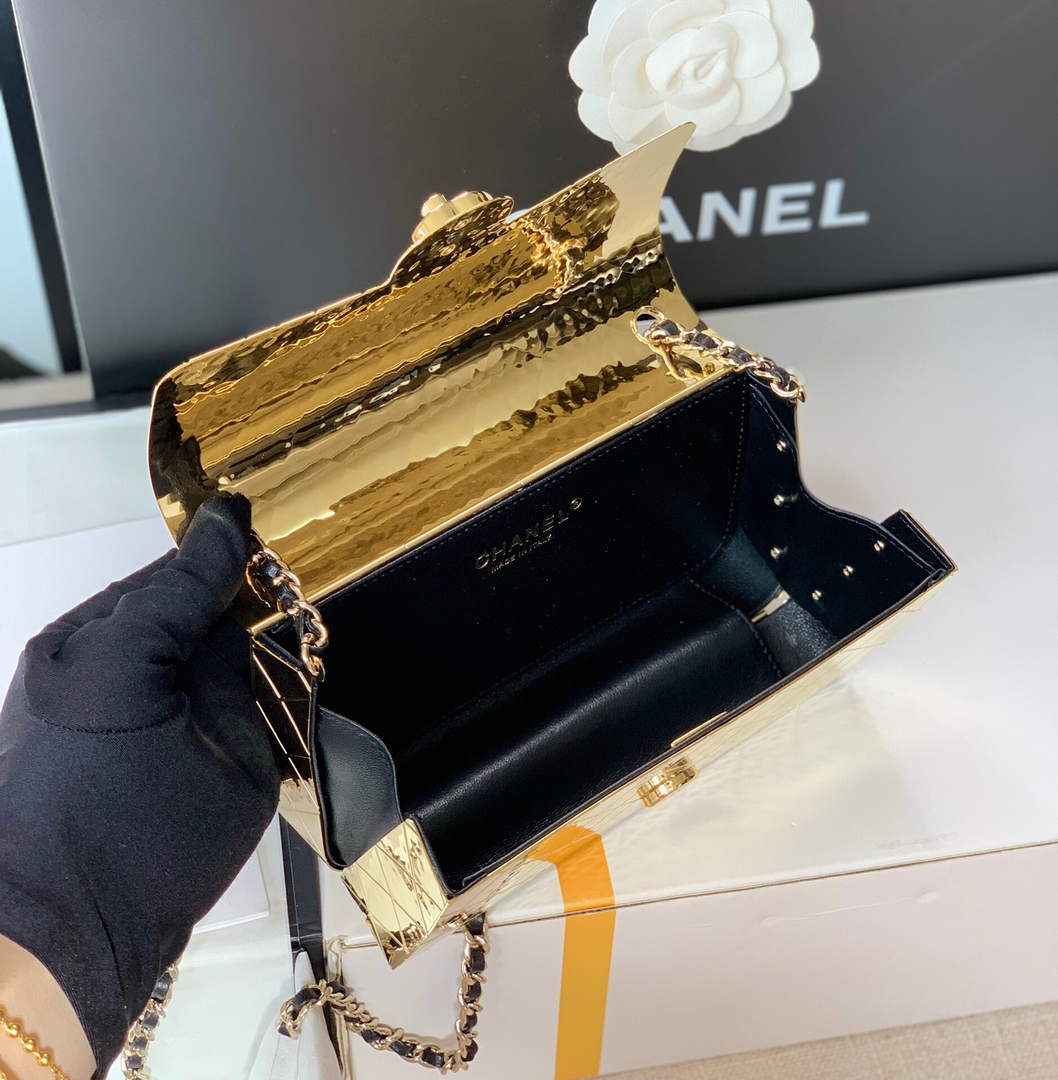 Chanel 99139 Chanel Evening  Flap bag Lambskin Metal Gold