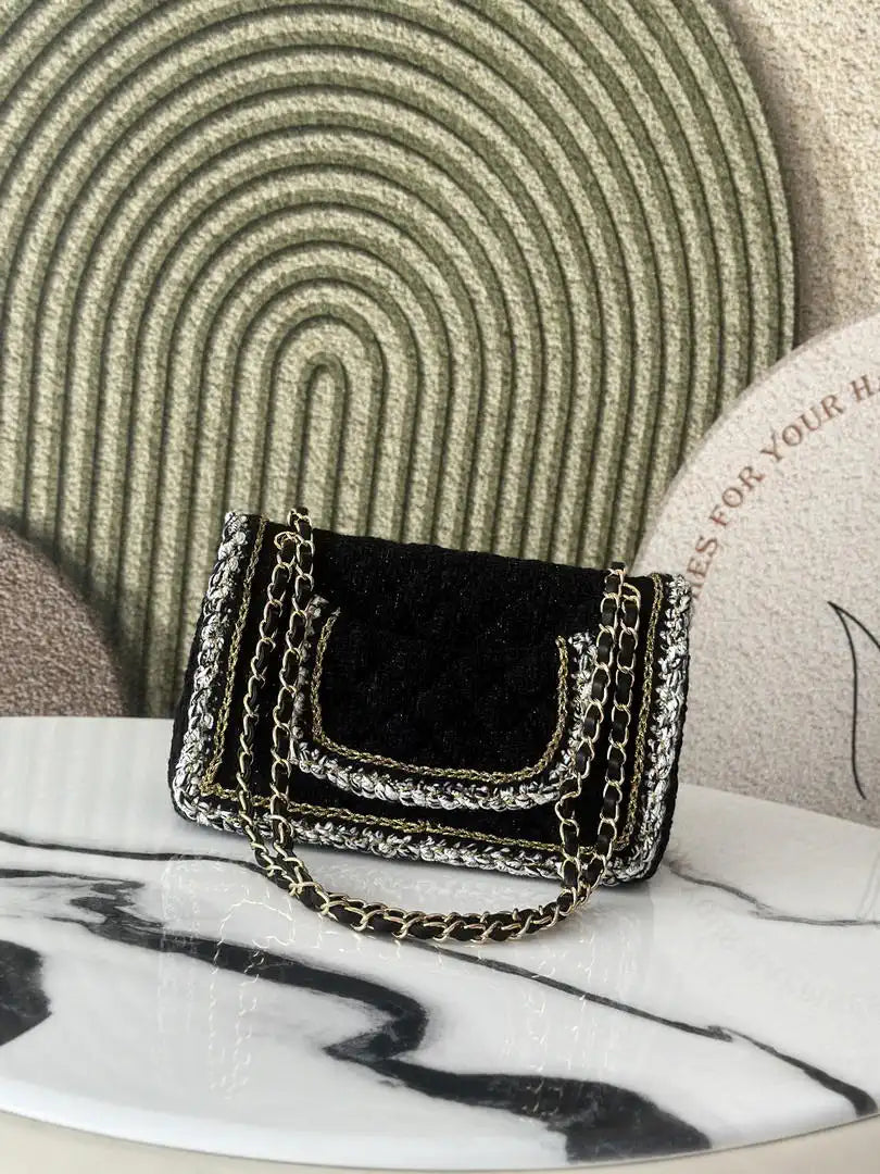 Chanel A01112 25C Flap Classic 11.12 Handbag Tweed and gold metallic Black