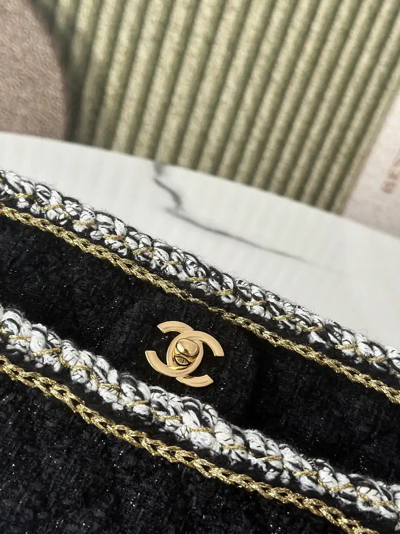 Chanel A01112 25C Flap Classic 11.12 Handbag Tweed and gold metallic Black