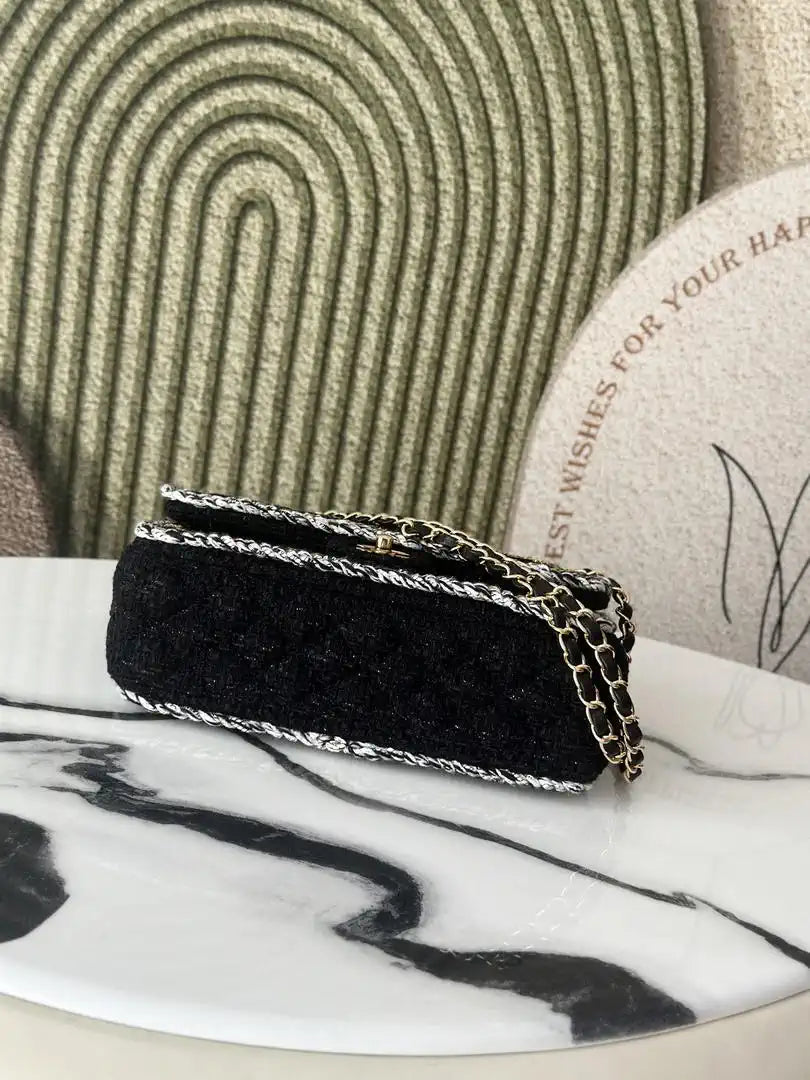 Chanel A01112 25C Flap Classic 11.12 Handbag Tweed and gold metallic Black