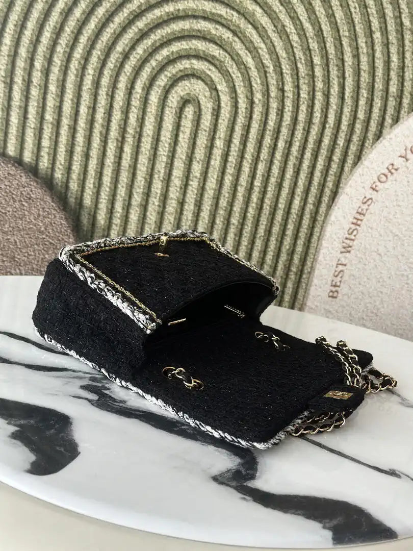 Chanel A01112 25C Flap Classic 11.12 Handbag Tweed and gold metallic Black