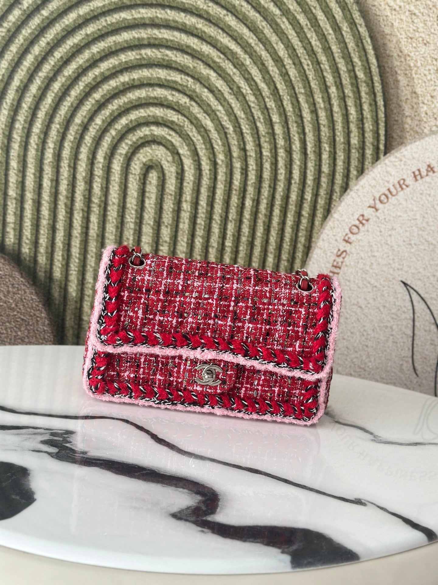Chanel A01112 25C Flap Classic 11.12 Handbag Tweed and gold metallic Red