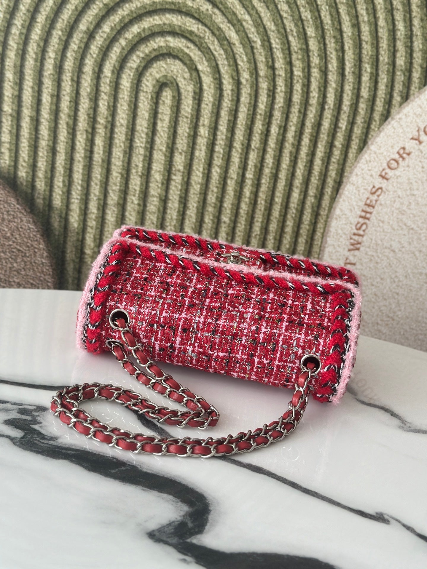 Chanel A01112 25C Flap Classic 11.12 Handbag Tweed and gold metallic Red