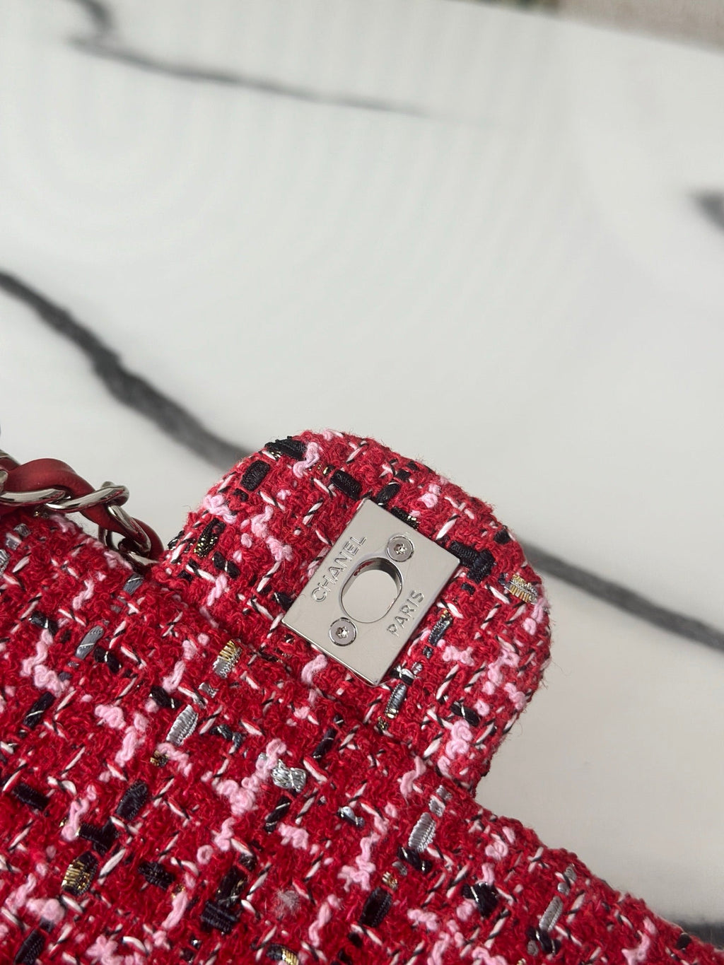 Chanel A01112 25C Flap Classic 11.12 Handbag Tweed and gold metallic Red