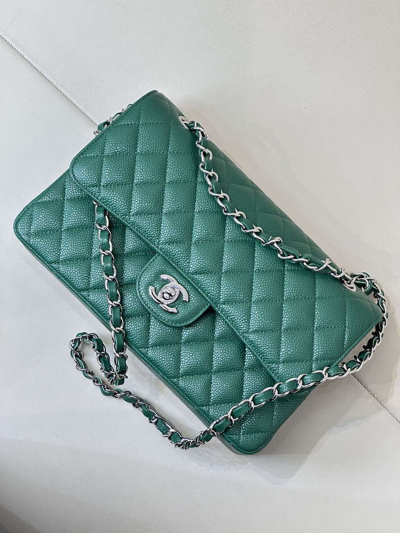 Chanel A01112 Flap Classic 11.12 Handbag Calfskin Sewing Edge Green - Gold - View 3
