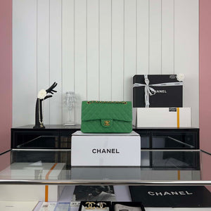 Chanel A01112 Flap Classic 11.12 Handbag Grained Calfskin & Gold-Tone Metal Kelly Green - Default Title - View 1