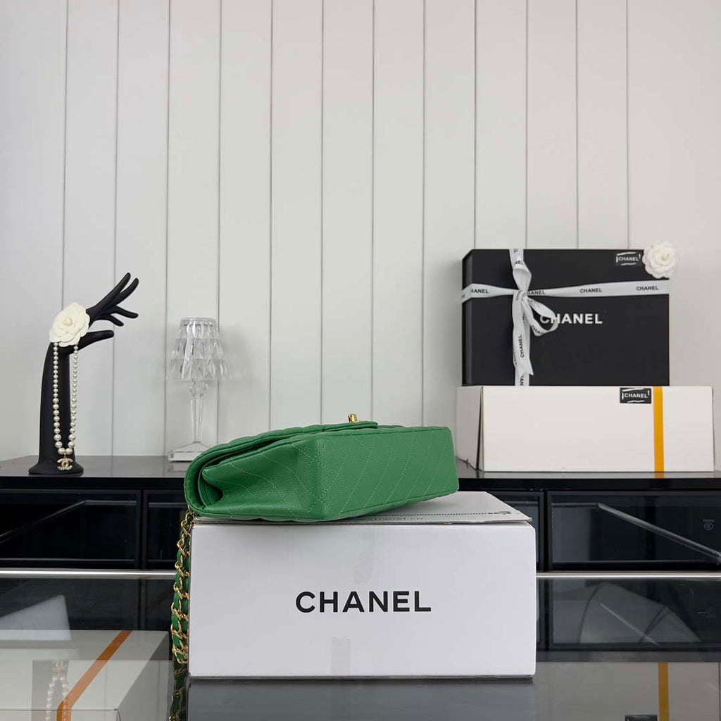 Chanel A01112 Flap Classic 11.12 Handbag Grained Calfskin & Gold-Tone Metal Kelly Green