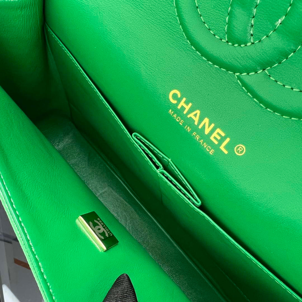 Chanel A01112 Flap Classic 11.12 Handbag Grained Calfskin & Gold-Tone Metal Kelly Green