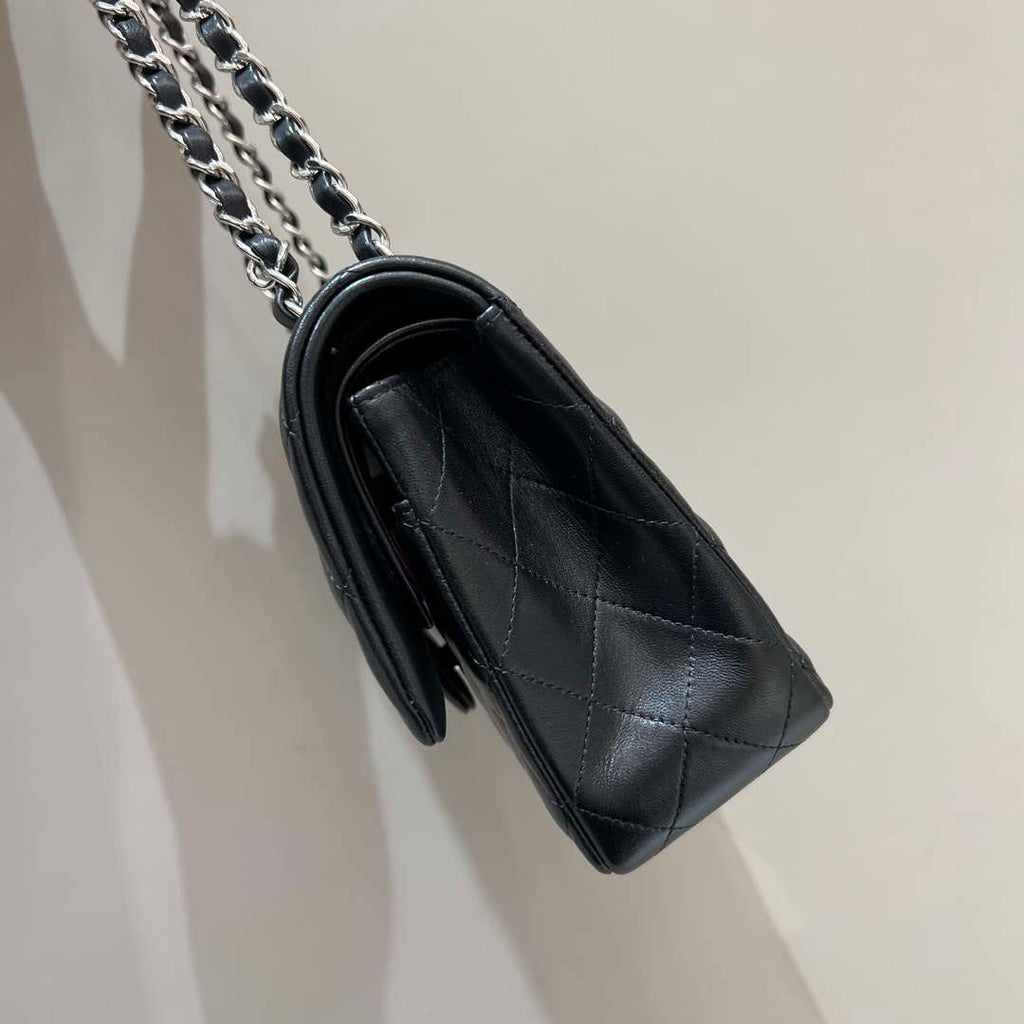 Chanel A01112 Flap Classic 11.12 Handbag Haas Lambskin & Gold-Tone Metal Black