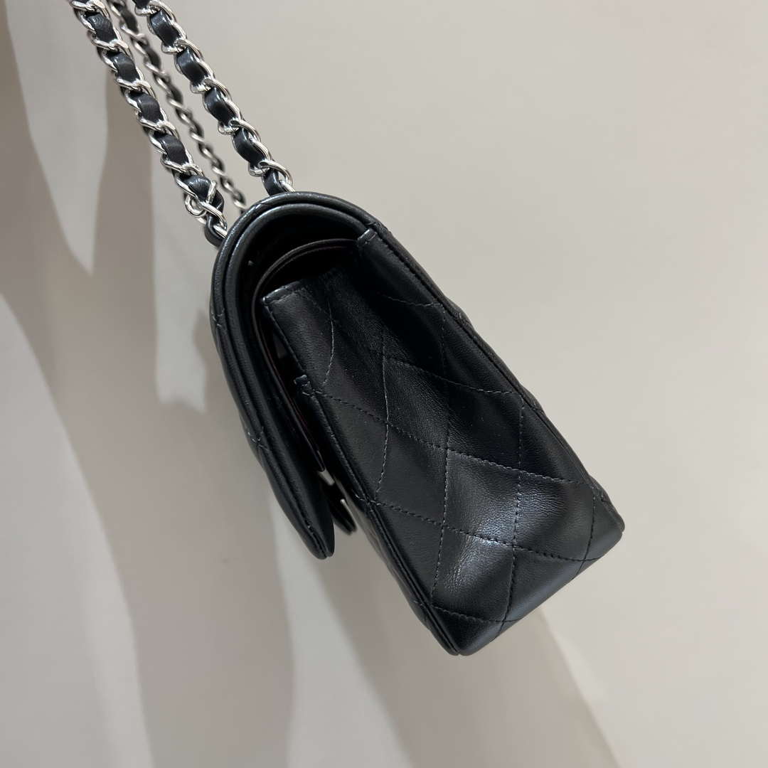 Chanel A01112 Flap Classic 11.12 Handbag Haas Lambskin & Gold-Tone Metal Black