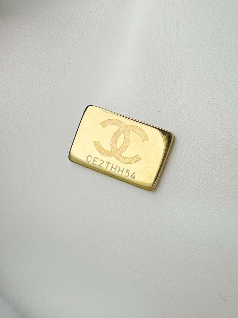 Chanel A01112 Flap Classic 11.12 Handbag Haas Lambskin & Gold-Tone Metal White - Light Gold - View 9