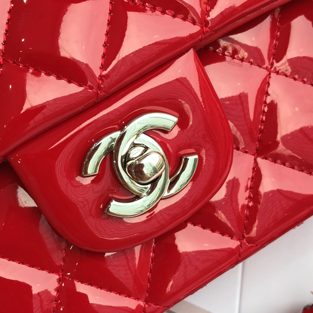 Chanel A01112 Flap Classic 11.12 Handbag Patent leather Red