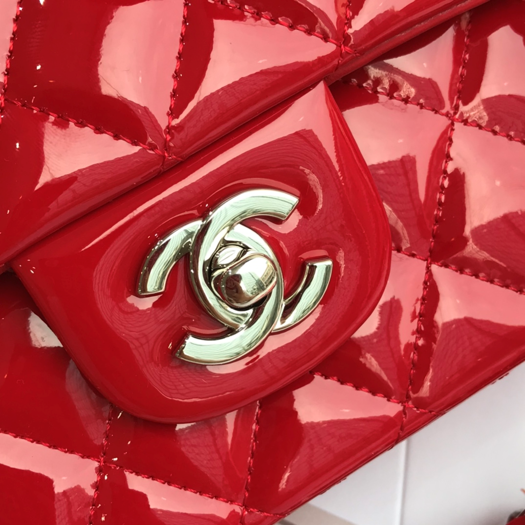 Chanel A01112 Flap Classic 11.12 Handbag Patent leather Red - Gold - View 11