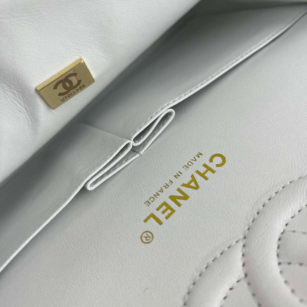 Chanel A01112 Flap Classic Handbag Grained Calfskin & Gold-Tone Metal White
