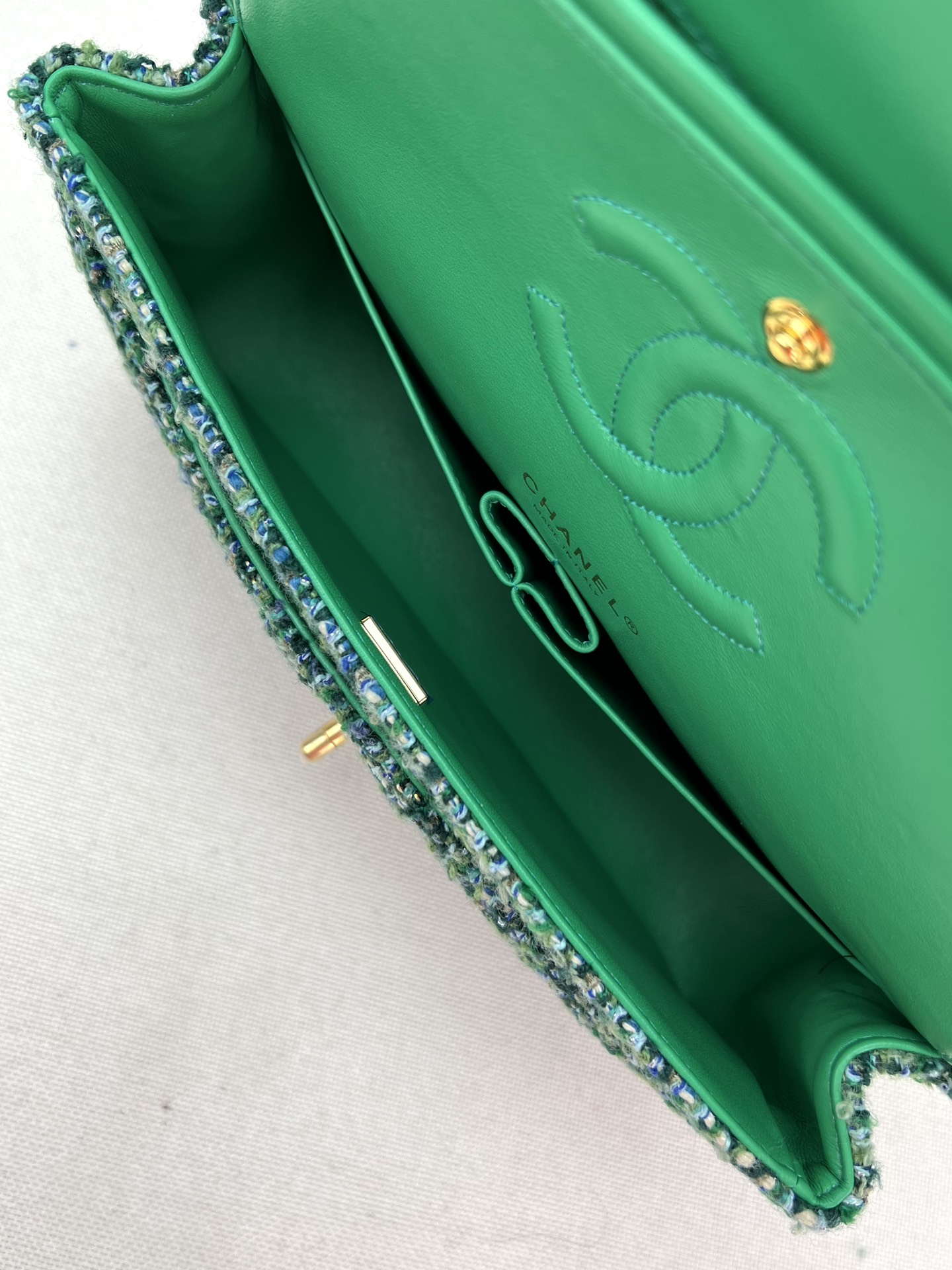Chanel A01112 Flap Classic Handbag Woolen & Gold-Tone Metal Green - Default Title - View 7