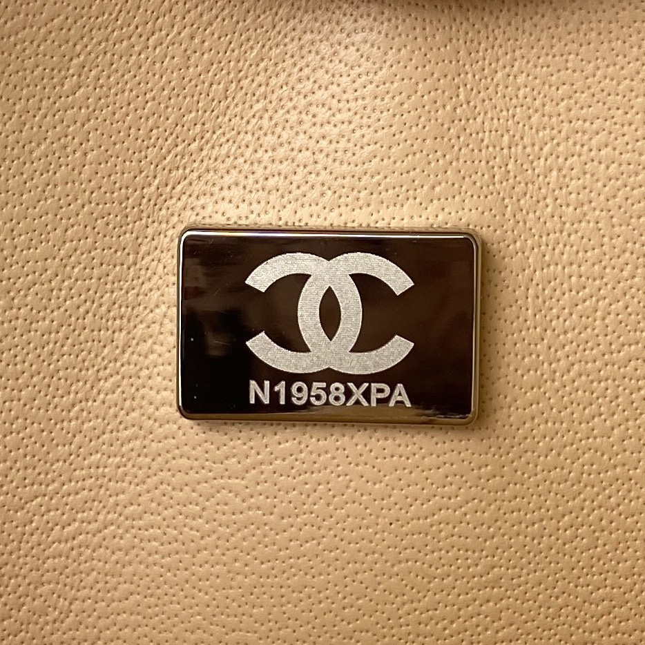 Chanel A01112 Flap Handbag Classic bag Grained shiny Calfskin Black Apricot Pink Silver - Default Title - View 9