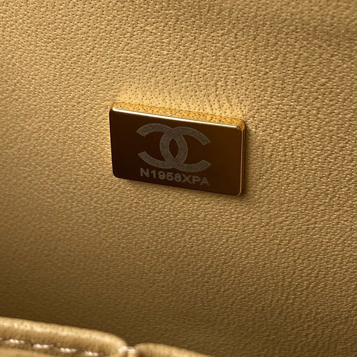 Chanel A01112 Flap Handbag Classic bag Grained shiny Calfskin Tan Gold