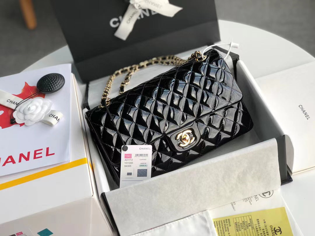 Chanel A01112 Flap Handbag Classic bag Patent Bag leather Lambskin Gold - Default Title - View 1