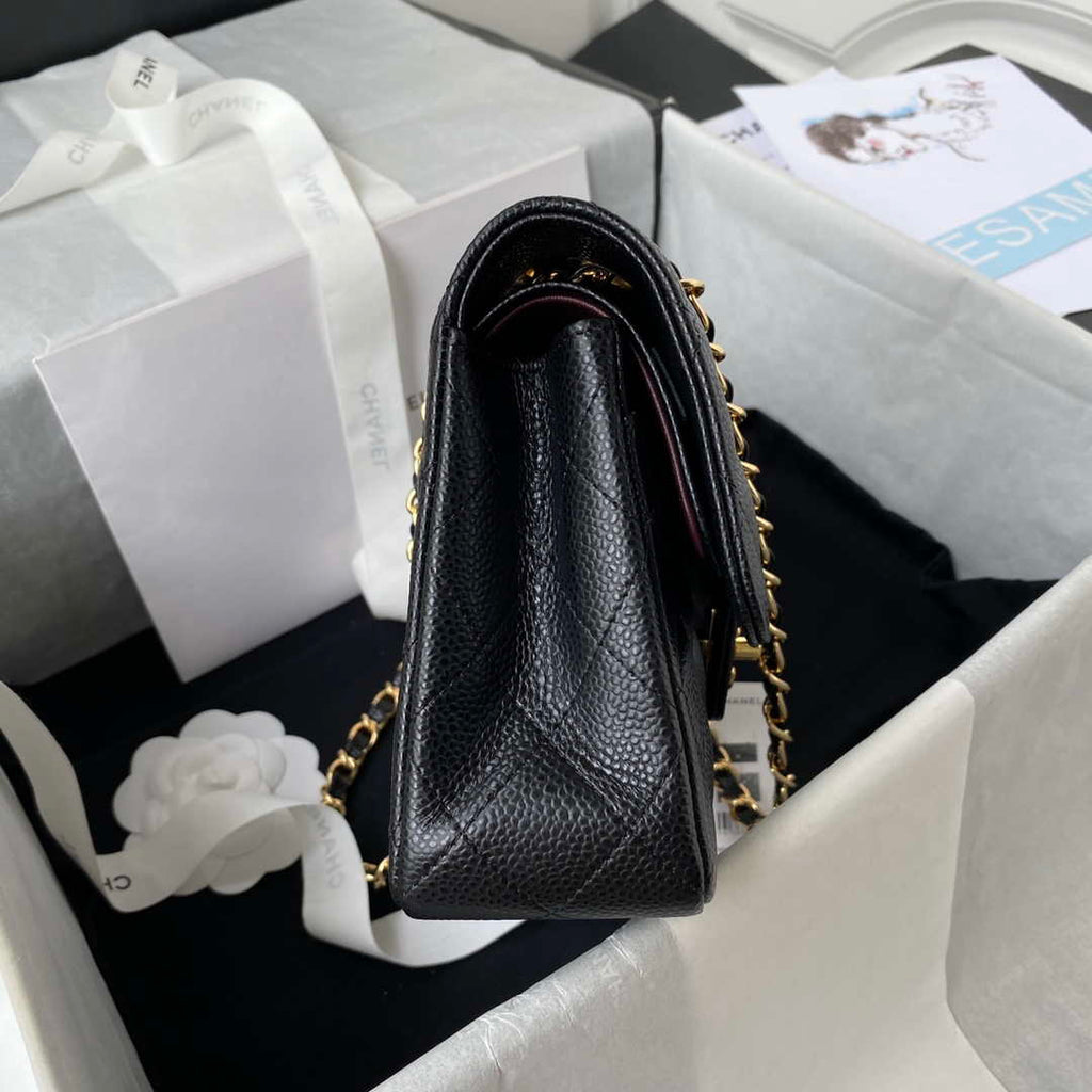 Chanel A01113 Flap Handbag Classic Bag Grained shiny Calfskin Black Gold