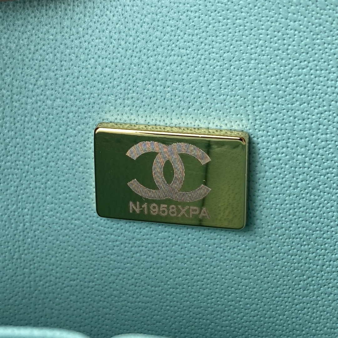 Chanel A01113 Flap Handbag Classic Bag Grained shiny Calfskin Lake Blue Gold