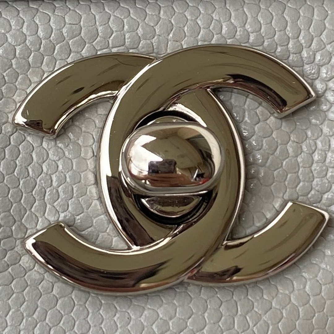Chanel A01113 Flap Handbag Classic Bag Grained shiny Calfskin Ligth Gray Silver - Default Title - View 3