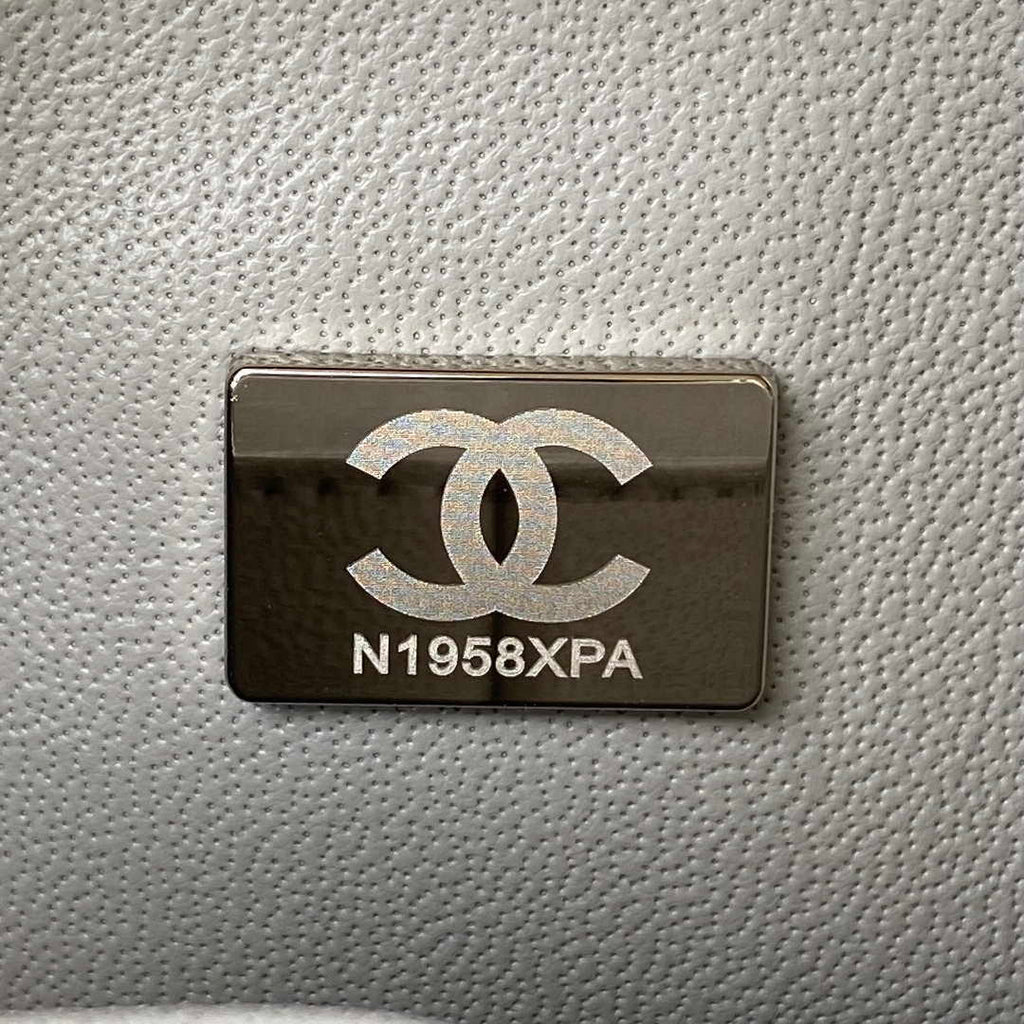 Chanel A01113 Flap Handbag Classic Bag Grained shiny Calfskin Ligth Gray Silver